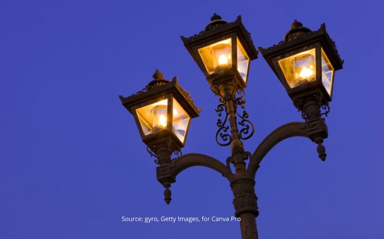 Image of a street lamp to illustrate unconscious gaslighting.